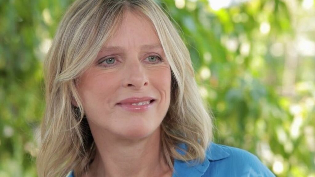 Cinéma : rencontre avec la comédienne Karine Viard
                  Le 13 Heures est allé à la rencontre de l'actrice Karine Viard. Dans le film "Magnificat", réalisé par Virginie Sauveur, qui sortira au cinéma le 21 juin, elle incarne Charlotte, qui travaille dans un évêché et se trouve confrontée au décès d'un prêtre qui se révèle être une femme.