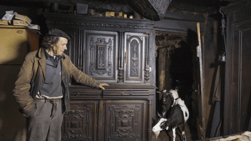 Cinéma : le film “Paysans ardéchois” rencontre un franc succès dans les campagnes
                  Le film documentaire sur la vie paysanne en France, “Paysans ardéchois”, fait un carton absolu dans les cinémas de l’Ardèche. Pendant vingt ans, le cinéaste qui en est à l’origine a suivi l’activité de quatre petites fermes.