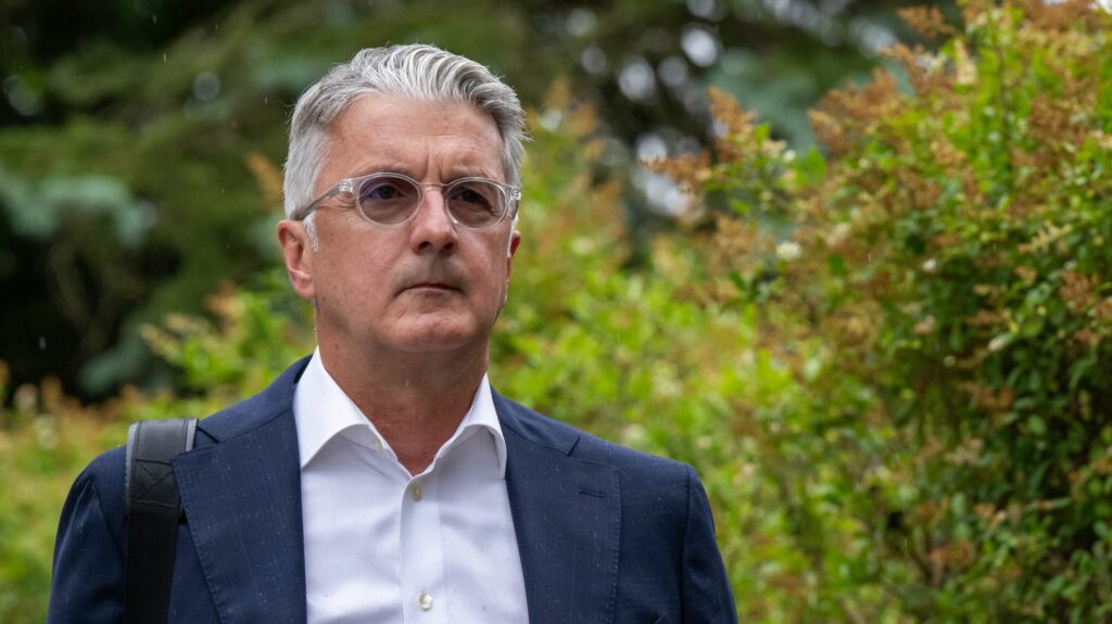 Scandale du "Dieselgate" : l'ancien patron d'Audi condamné à 21 mois de prison avec sursis par la justice allemande
              Rupert Stadler est le premier dirigeant du groupe Volkswagen à être condamné à une sanction pénale dans le scandale des moteurs diesels truqués.
