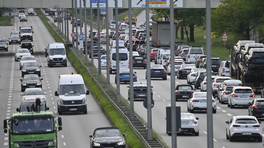 Après le "Dieselgate", les constructeurs automobiles exposés à de nouvelles demandes d'indemnisation
              La justice allemande a autorisé pour la première fois les propriétaires de voitures à moteur diesel équipé d'un logiciel non autorisé de contrôle des gaz d'échappement à demander une indemnisation au fabricant.