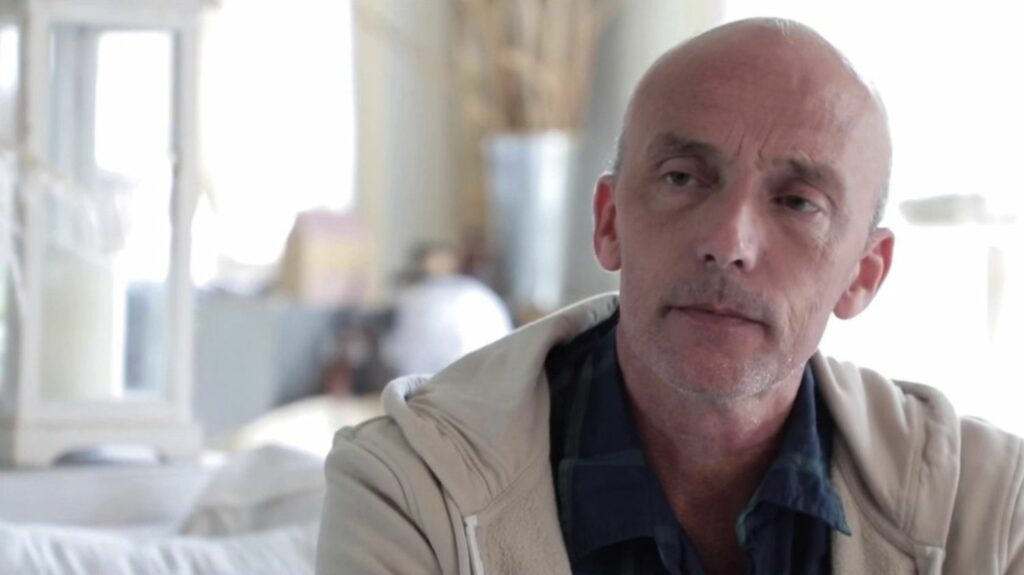 Disparition de Karine Esquivillon : Michel Pialle, une personnalité trouble
              Michel Pialle, 51 ans, a fini par avouer le meurtre de sa femme, Karine Esquivillon, vendredi 16 juin. Cela faisait pourtant plusieurs semaines qu’il recevait les médias pour faire part de son inquiétude.