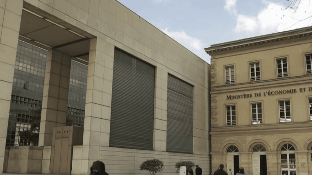 Economie : la France conserve son double A
                  L’agence de notation Standard &amp; Poor’s, qui évalue l’économie du pays, a souligné les efforts de Paris, qui conserve son double A. Un soulagement pour le gouvernement.