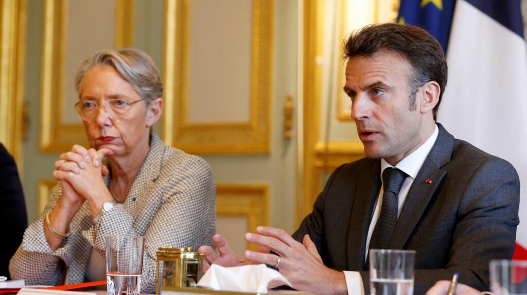 Elisabeth Borne fera le point sur plusieurs réformes "dans les 15 premiers jours de juillet", annonce Emmanuel Macron
              Lors de cette intervention, Elisabeth Borne dévoilera "la nouvelle stratégie de finances publiques, les avancées sur l'immigration et la planification écologique", a précisé chef de l'Etat.