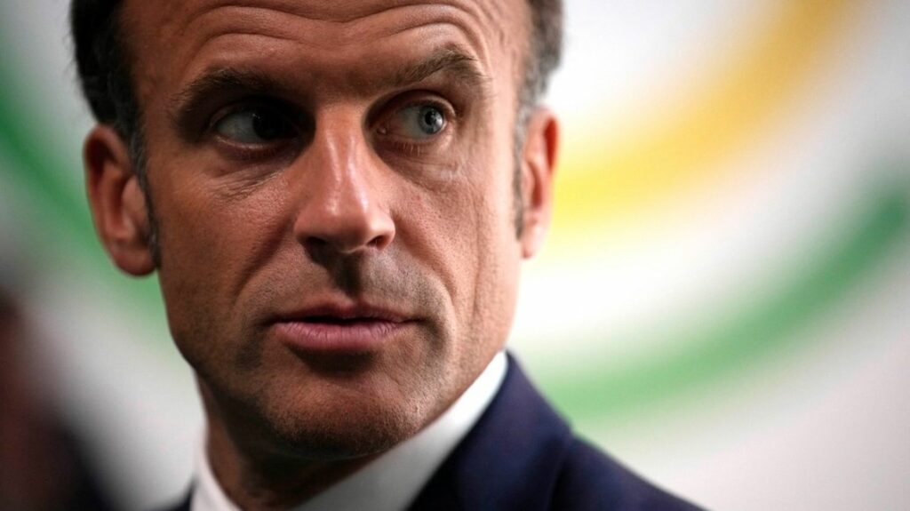 Emmanuel Macron accuse la Russie d'être une "puissance de déstabilisation de l'Afrique"
              Le porte-parole de la présidence russe a balayé ces accusations, affirmant que la Russie développe avec les pays africains "des relations amicales, constructives, basées sur le respect mutuel".