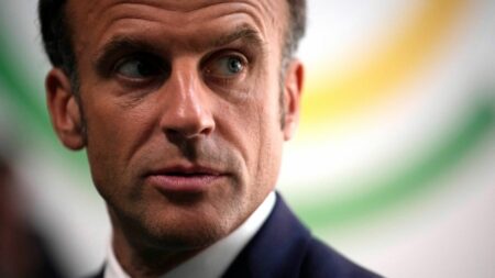 Emmanuel Macron accuse la Russie d'être une "puissance de déstabilisation de l'Afrique"
              Le porte-parole de la présidence russe a balayé ces accusations, affirmant que la Russie développe avec les pays africains "des relations amicales, constructives, basées sur le respect mutuel".