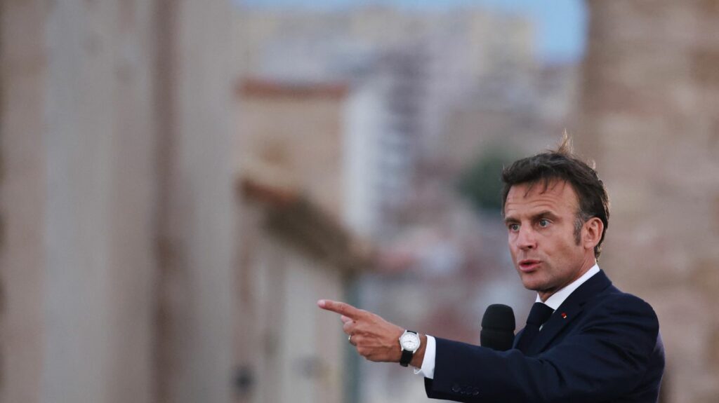 Le vrai du faux. Les vacances d'été pour les élèves en France durent-elles plus longtemps qu'avant, comme l'assure Emmanuel Macron ?
                  Lors d'un déplacement à Marseille le 27 juin 2023, le président de la République a estimé que les vacances d'été étaient trop longues et responsables de l'épuisement des élèves.