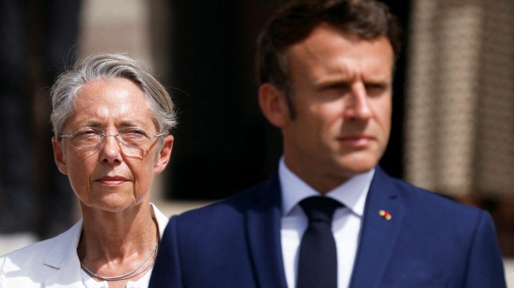 Allusions, sous-entendus et symboles politiques... Les clés du déplacement d'Emmanuel Macron au Mont-Saint-Michel
              Le chef de l'Etat est attendu aujourd'hui sur le monument, symbole de "l'esprit français" de "résilience" et de "résistance", à la veille d'une nouvelle journée de mobilisation syndicale contre la réforme des retraites.