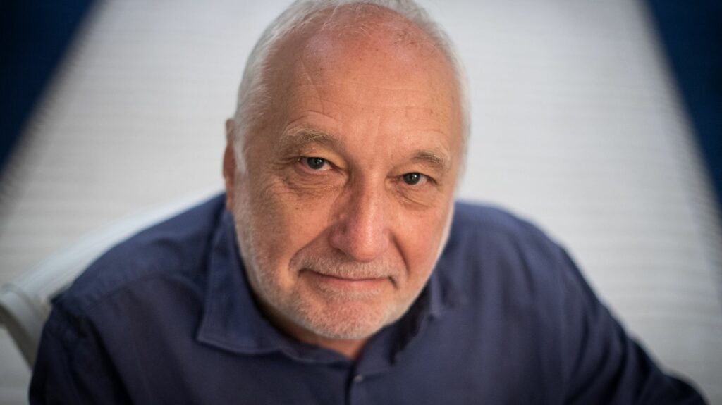 Les confidences de François Berléand : "Enfant, ce n'est pas que je me sentais différent, c'est que je ne me sentais pas du tout à ma place"
              Tous les jours, une personnalité s'invite dans le monde d'Élodie Suigo. Aujourd’hui, le comédien, François Berléand. Ce mercredi 21 juin 2023, il est à l'affiche du film "Magnificat" de Virginie Sauveur aux côtés de Karin Viard.