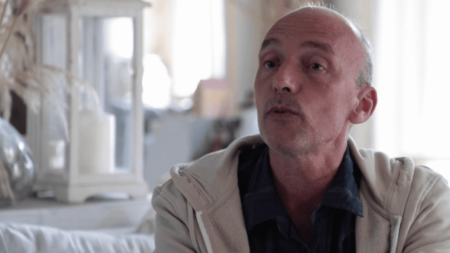 Disparition de Karine Esquivillon : son mari face à ses contradictions
              Michel Pialle, le mari de Karine Esquivillon, est entendu par les gendarmes de La Roche-sur-Yon (Vendée), jeudi 15 juin. Il est interrogé sur sa potentielle implication dans la disparition de son épouse. Sa garde à vue prendra fin vendredi 16 juin à 8h30.