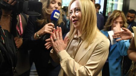 Exposition Universelle 2030: Tensions diplomatiques pour le prestige et l’image internationale des pays candidats Pourquoi l'attribution de l'Exposition universelle 2030 provoque-t-elle autant de tensions diplomatiques ?
Pour les pays candidats, organiser cet événement permettrait de gagner en prestige sur la scène internationale, voire de se façonner une nouvelle image. De quoi justifier une intense campagne d'influence, notamment auprès de Paris.