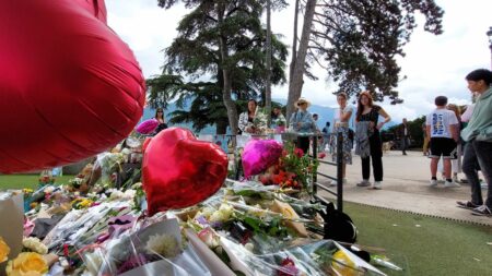 Reportage



  

  
  


      


      

      "Il faut que la vie continue" : à Annecy, le Festival d'animation s'ouvre dimanche dans une ville encore bouleversée
              À Annecy, le traditionnel Festival du film d'animation débute dimanche, après l'attaque au couteau perpétrée jeudi dernier. Professionnels et locaux veulent montrer qu'ils n'ont "pas peur".