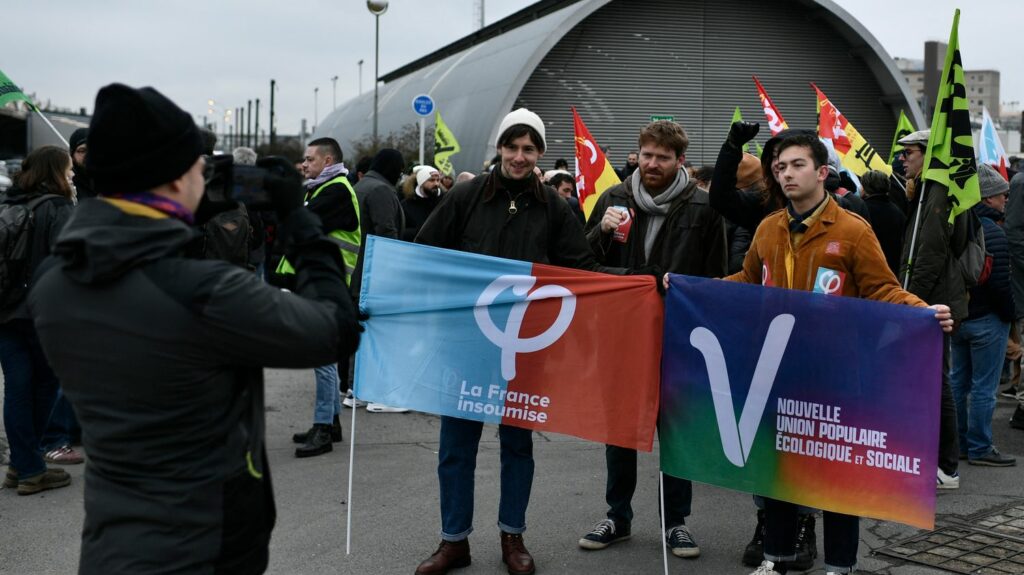 "La séquence est close" : en coulisses, la France Insoumise tourne la page de la réforme des retraites
                  Officiellement, la mobilisation contre la réforme des retraites reste totale. En coulisses, pourtant, un constat a été fait en comité politique lundi soir : la séquence est terminée. Les membres de la France Insoumise travaille déjà à la suite. Le brief politique de Jean-Rémi Baudot.