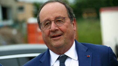 François Hollande salue la tenacité de Laurent Berger, leader syndical CFDT, Marylise Léon lui succède Départ de Laurent Berger de la CFDT : François Hollande salue un leader syndical "tenace"
L'ancien président de la République insiste mercredi sur France Inter sur la légitimité acquise par la CFDT et ses dernières positions sur la réforme des retraites, alors que Marylise Léon prend la tête du syndicat.