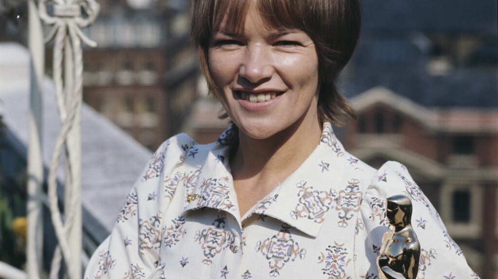 La Britannique Glenda Jackson, actrice deux fois oscarisée, députée travailliste et ministre, est morte à 87 ans
              Figure illustre du théâtre britannique deux fois oscarisée pour des rôles de femmes à l'érotisme troublant, elle a consacré la même fougue à sa longue carrière de députée travailliste.