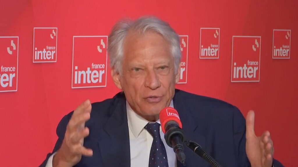 Guerre en Ukraine : "Il y a dans l'enjeu ukrainien quelque chose qui dépasse l'Ukraine, notamment la sécurité des Européens", estime Dominique de Villepin
                  La contre-offensive ukrainienne doit disposer d'un "nombre de troupes très supérieur aux forces russes pour pouvoir regagner le terrain". Or, selon l'ancien Premier ministre invité mercredi sur France Inter, Kiev n'a pas les moyens logistiques nécessaires.