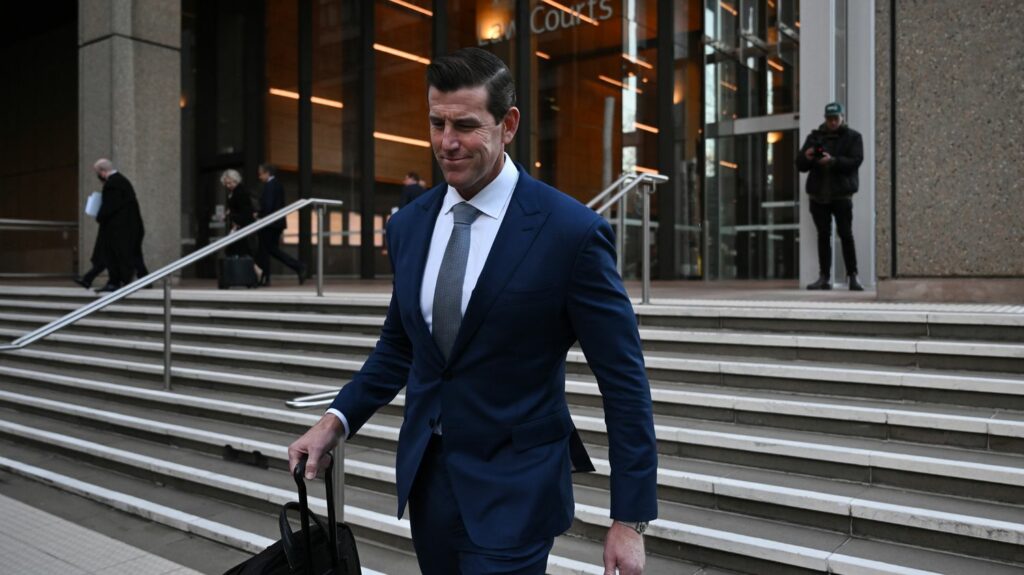 Qui est Ben Roberts-Smith, ce héros de guerre australien devenu symbole des dérives des forces spéciales en Afghanistan ?
              Cet ex-soldat des forces spéciales a été plusieurs fois décoré pour son "courage" et sa "bravoure" en Afghanistan. En quelques années, les révélations de la presse et un procès qui vient de se terminer ont révélé un autre visage : celui d'un tyran, d'un menteur et d'un tueur.
