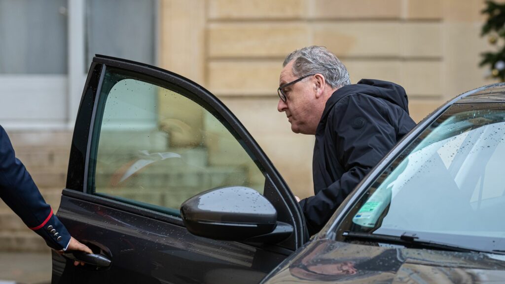Richard Ferrand Premier ministre : l'hypothèse qui agite la majorité
              Un nom revient régulièrement comme potentiel successeur d’Elisabeth Borne : l’ancien président de l’Assemblée, Richard Ferrand. Un très proche d’Emmanuel Macron que certains verraient bien à Matignon.