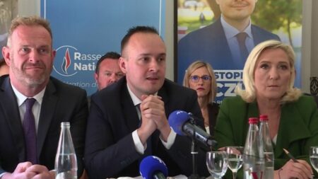Ingérences étrangères : des liens entre Marine Le Pen et la Russie ?
                  Un rapport parlementaire sur les ingérences étrangères qui pointe des liens entre le Rassemblement national et la Russie va bientôt être rendu public. Marine Le Pen, ainsi que plusieurs membres de son parti, se dit indignée.
