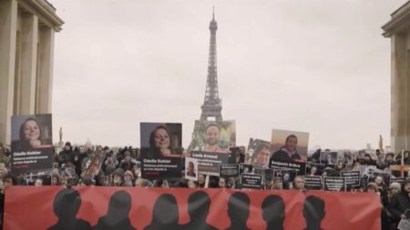 Iran : trois détenus européens libérés
              Une semaine après la libération d’un humanitaire belge, la Belgique a annoncé vendredi 2 juin avoir obtenu le retour d’Iran de trois autres prisonniers européens. Des libérations qui interviennent alors que le régime des mollahs multiplie les exécutions.