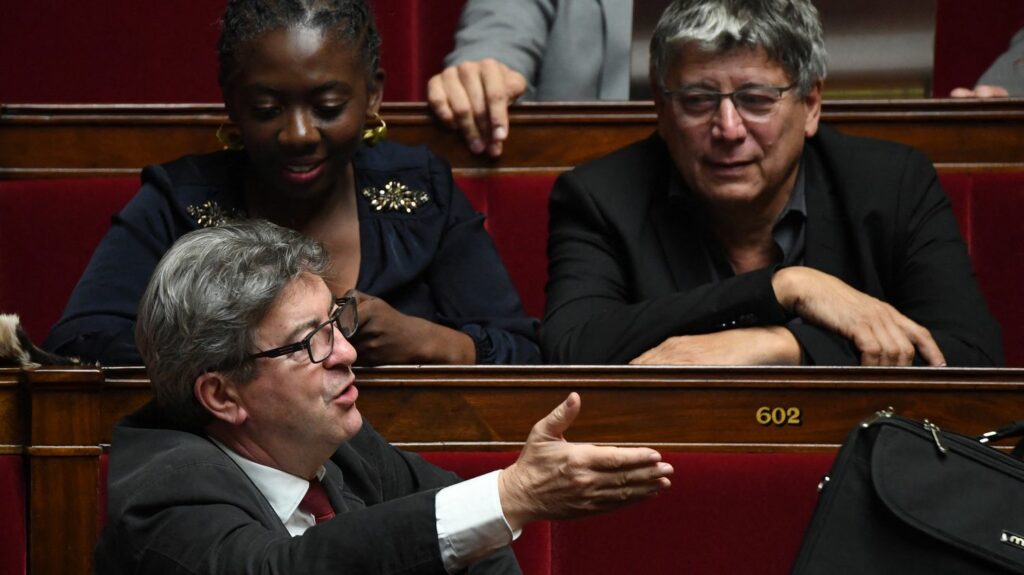 Soutiens aux salariés du JDD : La France insoumise se divise
              Entre les cadres historiques de LFI et les lieutenants de Jean-Luc Mélenchon, les positions divergent sur l'attitude à adopter face aux salariés du JDD, en grève face à l'arrivée à la direction du journaliste d'extrême droite Geoffroy Lejeune.