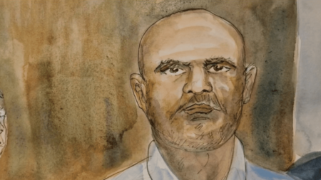 Procès du "tueur de DRH" : dès le premier jour, Gabriel Fortin est sorti de son silence
              Il est resté silencieux deux années durant. Devant la Cour d’assises de la Drôme, mardi 13 juin, Gabriel Fortin, surnommé le tueur de DRH, a fait ses premières déclarations. Il est accusé de trois assassinats et d’une tentative d’assassinat.