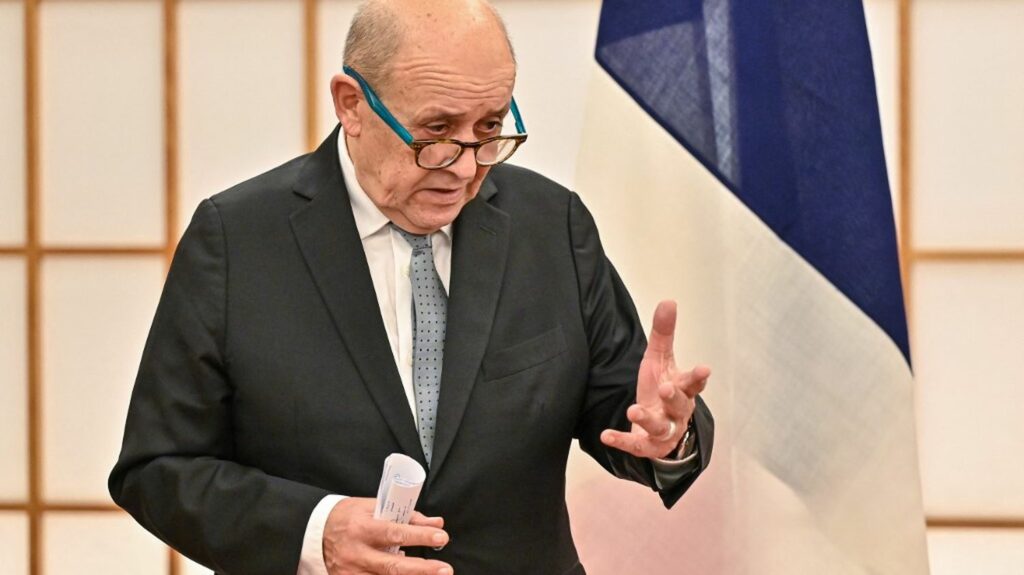Liban : Emmanuel Macron nomme Jean-Yves Le Drian comme "envoyé personnel"
                  L'objectif est de "faciliter" une solution "consensuelle et efficace" à la grave impasse politique que traverse le pays, a expliqué l'Elysée dans un communiqué.