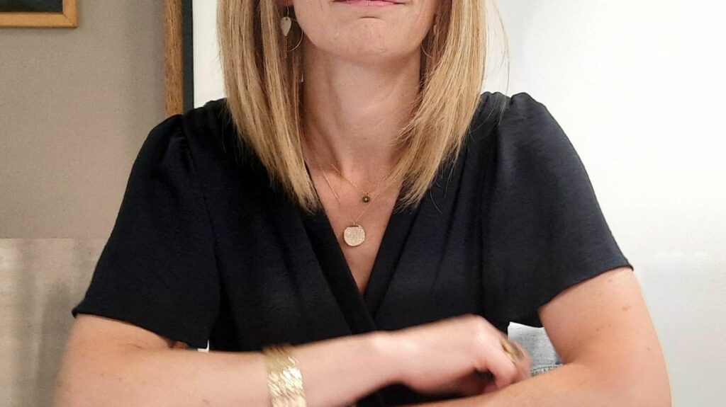 Loire-Atlantique : à peine élue, la nouvelle maire de Saint-Brévin Dorothée Pacaud porte plainte contre le collectif anti-Cada
              Le collectif anti-Cada de Saint-Brevin a publié sur les réseaux sociaux un post "injurieux et insultant" selon l'élue.