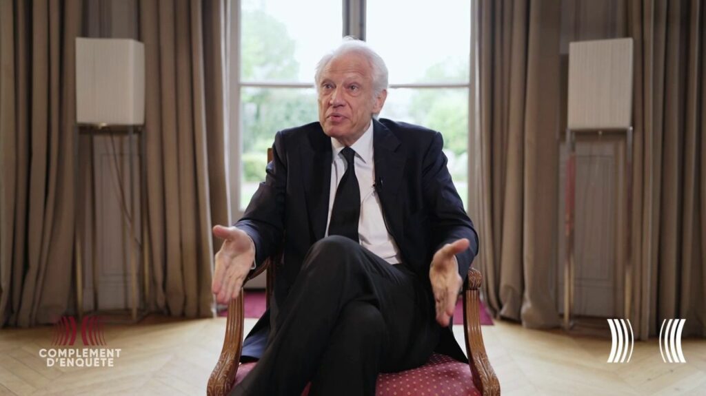 Vidéo



  

  
  


      


      

      Privatisation des autoroutes : quand Dominique de Villepin esquisse un mea culpa
              Depuis bientôt vingt ans, les rapports s'accumulent pour pointer la mauvaise affaire réalisée par l'Etat avec la privatisation des sociétés d’autoroutes. Qu'en pense Dominique de Villepin, qui a pris cette décision en 2005 ? Dans cet extrait de "Complément d'enquête", l’ancien Premier ministre de Jacques Chirac reconnaît certaines erreurs dans la rédaction des contrats signés avec les géants du BTP.