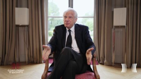 Vidéo



  

  
  


      


      

      Privatisation des autoroutes : quand Dominique de Villepin esquisse un mea culpa
              Depuis bientôt vingt ans, les rapports s'accumulent pour pointer la mauvaise affaire réalisée par l'Etat avec la privatisation des sociétés d’autoroutes. Qu'en pense Dominique de Villepin, qui a pris cette décision en 2005 ? Dans cet extrait de "Complément d'enquête", l’ancien Premier ministre de Jacques Chirac reconnaît certaines erreurs dans la rédaction des contrats signés avec les géants du BTP.