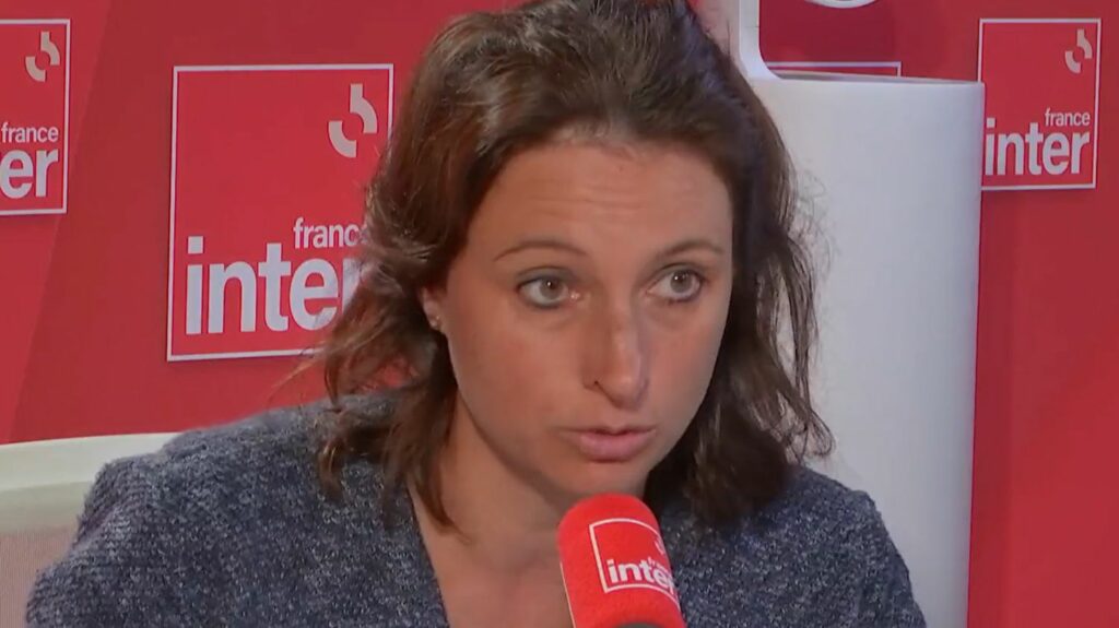 Violences urbaines : "Il va falloir nous réadapter", indique le ministère de l'Intérieur
              La porte-parole du ministère de l'Intérieur, Camille Chaize, craint que la situation ne s'apaise pas et anticipe de nouveaux incidents la nuit prochaine.