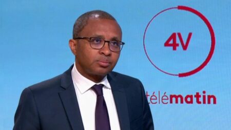 Vidéo



  

  
  


      


      

      Le ministre de l'Education nationale, Pap Ndiaye, annonce que le temps consacré à l'enseignement moral et civique sera doublé dès la rentrée
              Invité aux "Quatre Vérités" sur France 2, Pap Ndiaye a également stipulé qu'il y aurait une "refonte des programmes" consacrés à cet enseignement.