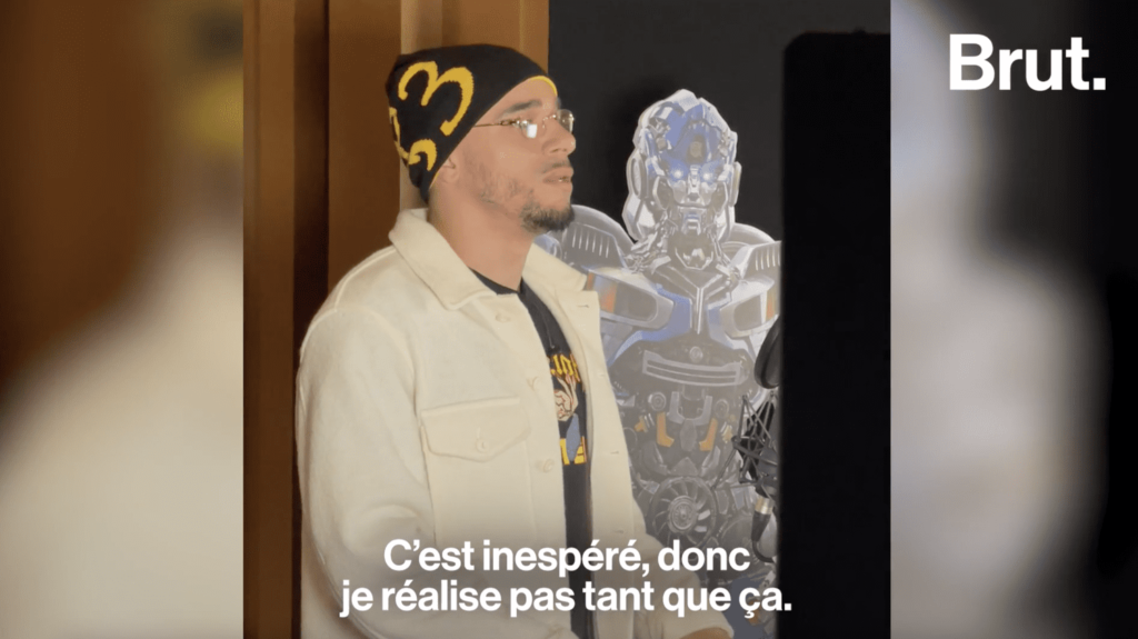 Vidéo



  

  
  


      


      

      Mister V, doubleur dans le dernier Transformers : Rise of the Beasts
              Ce mercredi 7 juin sort dans les salles françaises le nouvel opus de la saga Transformers qui s’intitule "Transformers : Rise of the Beasts". Dans ce film, le rappeur et vidéaste Mister V prête sa voix à un nouveau personnage : Mirage.