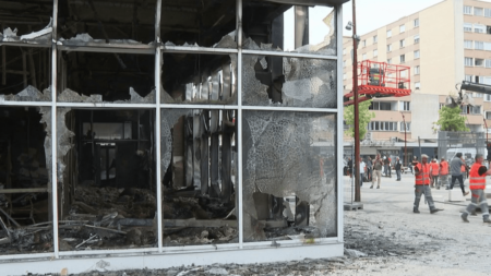 Violences urbaines après la mort de Nahel : la classe politique divisée sur la réponse à apporter
              Des violences urbaines ont de nouveau éclaté dans la nuit du mercredi 28 au jeudi 29 juin, après la mort de Nahel mardi, tué par un policier. La classe politique est divisée sur les mesures à prendre pour répondre à cette situation.