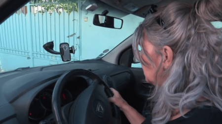 Moteurs défectueux : 1 800 propriétaires vont déposer une plainte collective contre Renault
              Un bras de fer s’engage entre près de 1 800 propriétaires de Renault, de Dacia ou encore de Nissan, qui affirment avoir été victimes d’un moteur défectueux. Sur quoi reposent ces futures plaintes ?