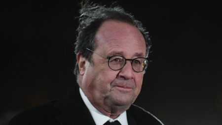 Mort de Nahel : pour François Hollande "l'état d'urgence n'est pas la meilleure façon d'agir" face aux violences urbaines
              Il faut rétablir "l'ordre" et "le dialogue", préconise l'ancien chef d'Etat, et ce, avec "fermeté".