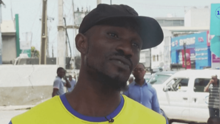 Nigéria : la population accablée par la flambée des prix de l'essence
              D'interminables files d'attente se créent dans tout le Nigéria depuis la fin des subventions sur les carburants. Déjà étouffée par une forte inflation sur les produits alimentaires, la population clame sa colère.