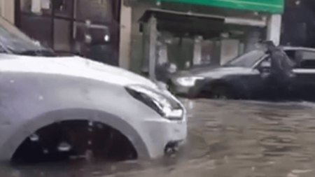 Orages : le danger des routes inondées et des voitures prises au piège
              Les pompiers sont intervenus dimanche 18 juin sur les routes et en ville, afin d’aider des automobilistes. Pourquoi faut-il éviter de prendre sa voiture en cas d’alerte ? Explications.