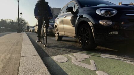 Paris : les grosses voitures vont payer le stationnement plus cher dès 2024
              Dans le viseur notamment, les SUV. A contrario, un "tarif solidaire" sera appliqué pour les familles nombreuses.