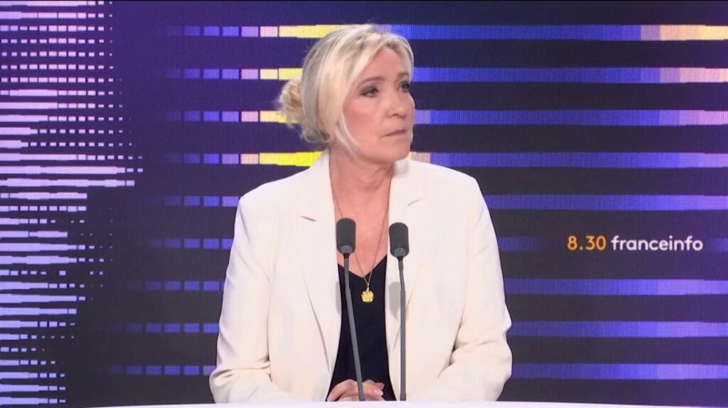 Le vrai du faux. La part de l’industrie manufacturière est-elle passée de 14% à 9 % du PIB en quelques années, comme l’affirme Marine Le Pen ?
              Effectivement la part de l’industrie de le PIB français est relativement faible. Mais le constat n’est pas récent.
