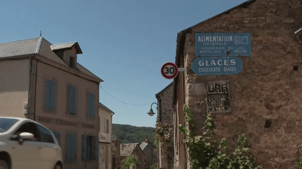 Plan France ruralités : une aide financière pour dynamiser les villages
                  Elisabeth Borne, la Première ministre, a présenté le plan "France ruralités", jeudi 15 juin. Il vise à soutenir l’installation de commerces multiservices dans les villages. Exemple dans la Nièvre.