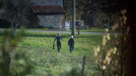 Plan "France ruralités" : quels sont les défis que les campagnes vont devoir relever ?
                  La Première ministre a dévoilé son plan "France ruralités", qui comprend une quarantaine de dispositions pour répondre aux enjeux spécifiques des campagnes. Mais pourquoi "ruralités" au pluriel ?