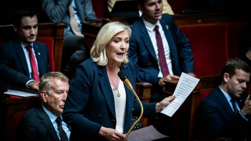 Plus de quatre Français sur dix ont voté au moins une fois pour le Rassemblement national
              C'est ce que révèle une étude Ifop-Fiducial pour le "JDD" et Sud Radio. Mais elle pointe aussi l'absence d'une incarnation susceptible de remporter la présidentielle.