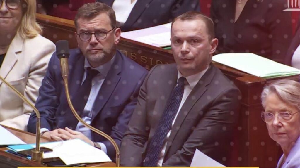 Politique : vers un remaniement du gouvernement au début de l’été ?
                  L’ombre d’un remaniement plane sur le gouvernement. Élisabeth Borne est-elle sur le départ ? Qui peut la remplacer ? Plusieurs noms circulent pour le poste de Premier ministre. Passage en revue des différentes hypothèses.