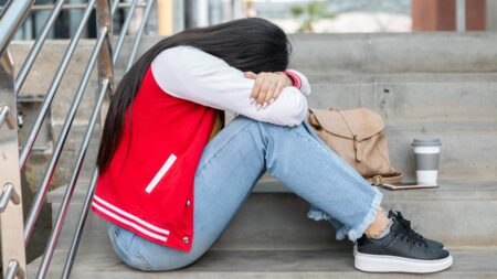Harcèlement scolaire : une priorité "absolue" pour le gouvernement
              Droits des victimes et sanctions pour les harceleurs. Le harcèlement scolaire devient une priorité pour la prochaine rentrée 2023.