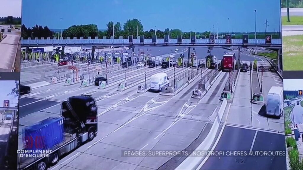 Vidéo



  

  
  


      


      

      Superprofits des autoroutes : le rapport qui disait stop
              Depuis le 1er février, les péages ont augmenté de 4,75% en moyenne. Mais un rapport officiel recommandait d’en baisser le prix pour les réseaux concédés à Vinci et Eiffage. Un document que le ministère de l'Economie aurait tenu secret pendant deux ans. Extrait de "Complément d'enquête" sur un dossier explosif.