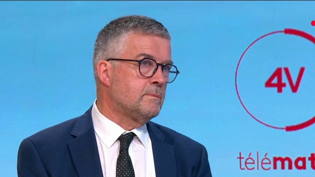 Réforme des retraites : l'irrecevabilité des amendements d'abrogation "est une attaque frontale contre les droits du Parlement", estime Bertrand Pancher (Liot)
                  Bertrand Pancher, président du groupe Liot à l'Assemblée nationale, était l'invité des "4 Vérités" de France 2, jeudi 8 juin.