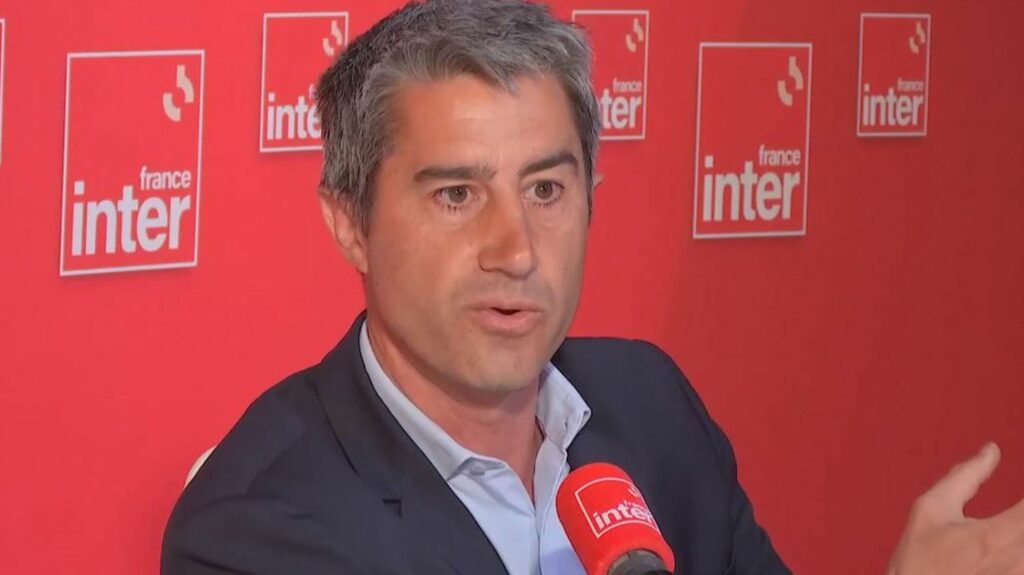 Réforme des retraites : "Quand Charles de Courson devient un symbole de la rébellion, c'est qu'il y a quelque chose qui se passe dans le pays", estime François Ruffin
                  Les députés examinent jeudi de la proposition de loi Liot sur les retraites. Un texte dont les amendements sur l'abrogation des 64 ans ont été déclarés irrecevables par la présidente de l'Assemblée.
