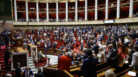 Réforme des retraites : la Nupes veut faire du débat sur l'amendement survivant de la proposition de loi Liot "un moment grave"
                  Les jeux sont faits : l'opposition ne sauve qu'un seul amendement du texte du groupe Liot examiné jeudi à l'Assemblée. Tous ceux qui visaient à abroger la réforme à 64 ans sont jugés inconstitutionnels.