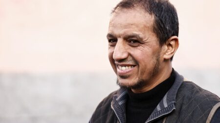 La Cour européenne des droits de l'homme rejette la requête de l'imam Hassan Iquioussen contre la France
              L'imam, accusé de propos jugés "contraires aux valeurs de la République", estimait que son expulsion vers le Maroc lui faisait encourir un risque de traitements inhumains et dégradants.