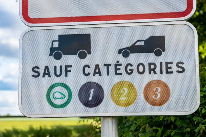 Retarder le déploiement de davantage de zones à faibles émissions dans les villes françaises, déclare un sénateur